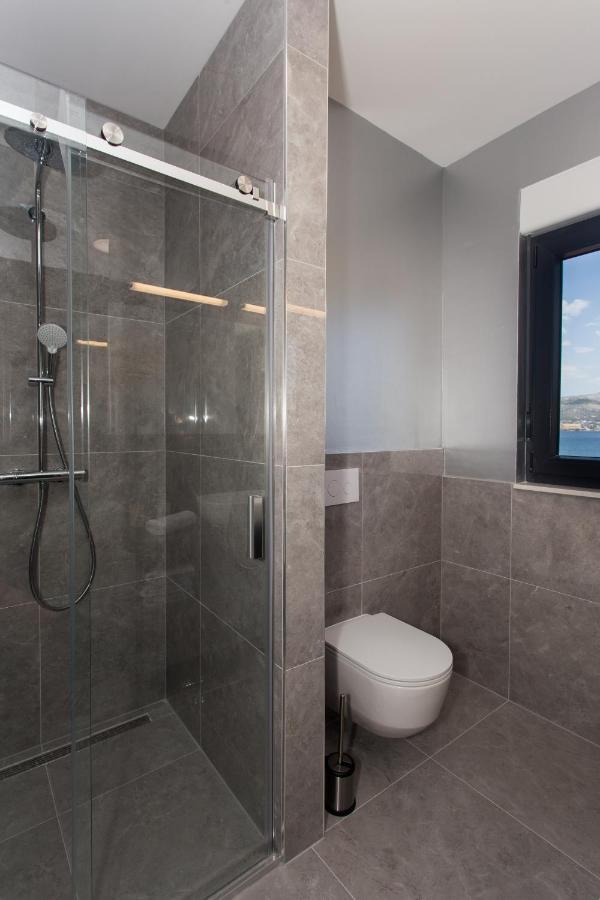 Beachfront House Olbia With Private Parking Trogir Exterior foto